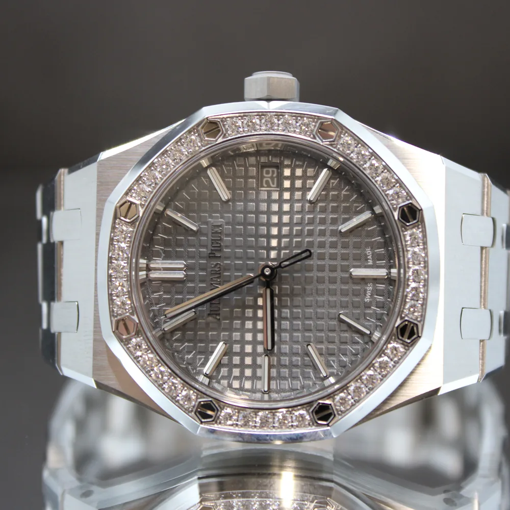 Audemars Piguet 1551ST.ZZ.1356ST.06 Royal Oak, diamond-set bezel